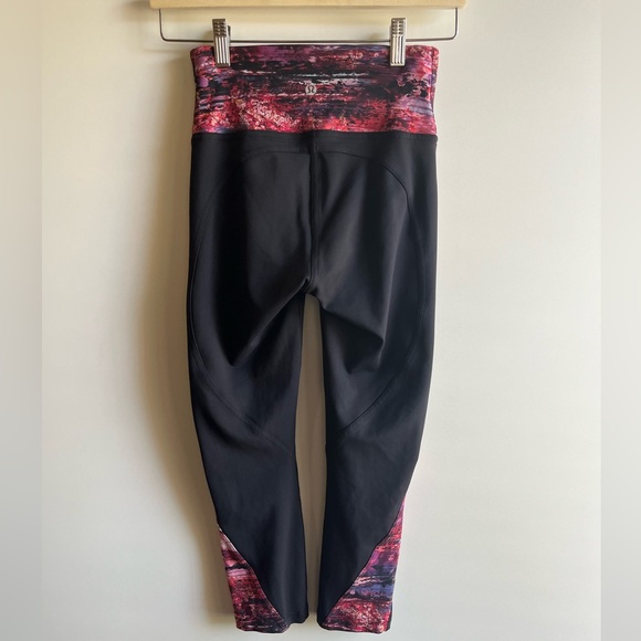 Lululemon Sweat & Repeat Crop *21" Black/Dahliascape Multi 4 - Picture 12 of 15